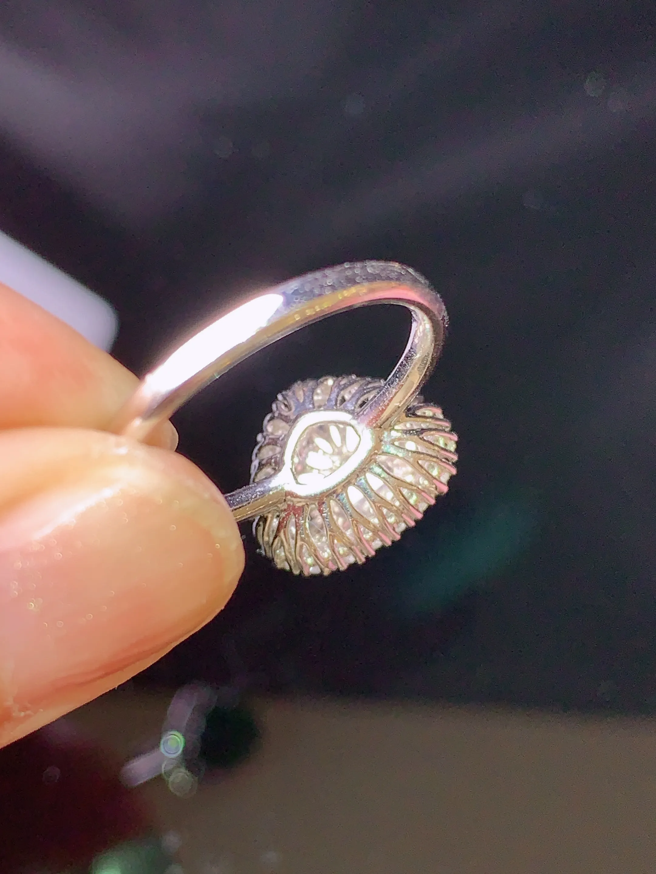 18k金钻镶嵌翠绿心形戒指 玉质细腻 色泽清新艳丽 圈口12.5 整体尺寸11*12.5*8