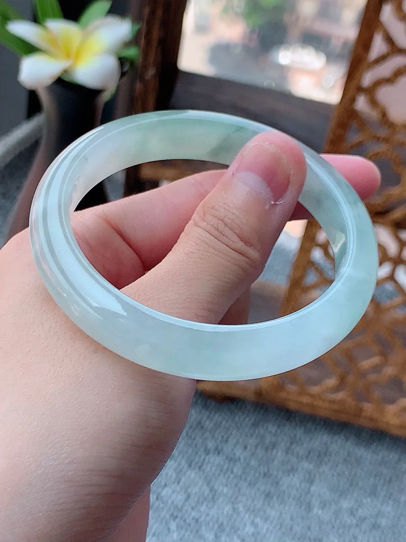 a货翡翠老坑晴水飘花正装正圈手镯55-56圈口  尺寸55.8×11.2×7mm 重量47.72g 0801