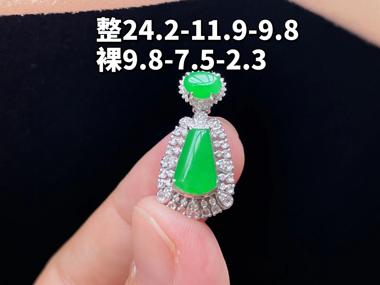 18K 满色·无事牌
 
整24.2-11.9-9.8
裸9.8-7.5-2.3