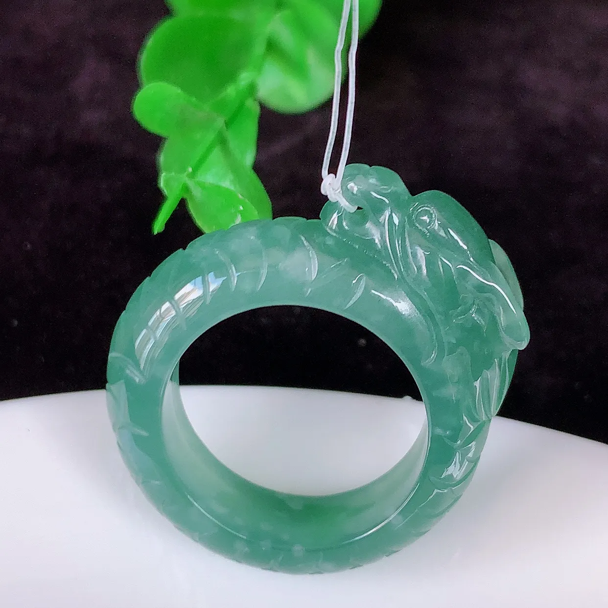 自然光实拍，龙戒指，18mm内径冰种翡翠指环，玉戒指，玉质莹润，好精美好冰润的指环，17圈口，上手纤巧！#49.31