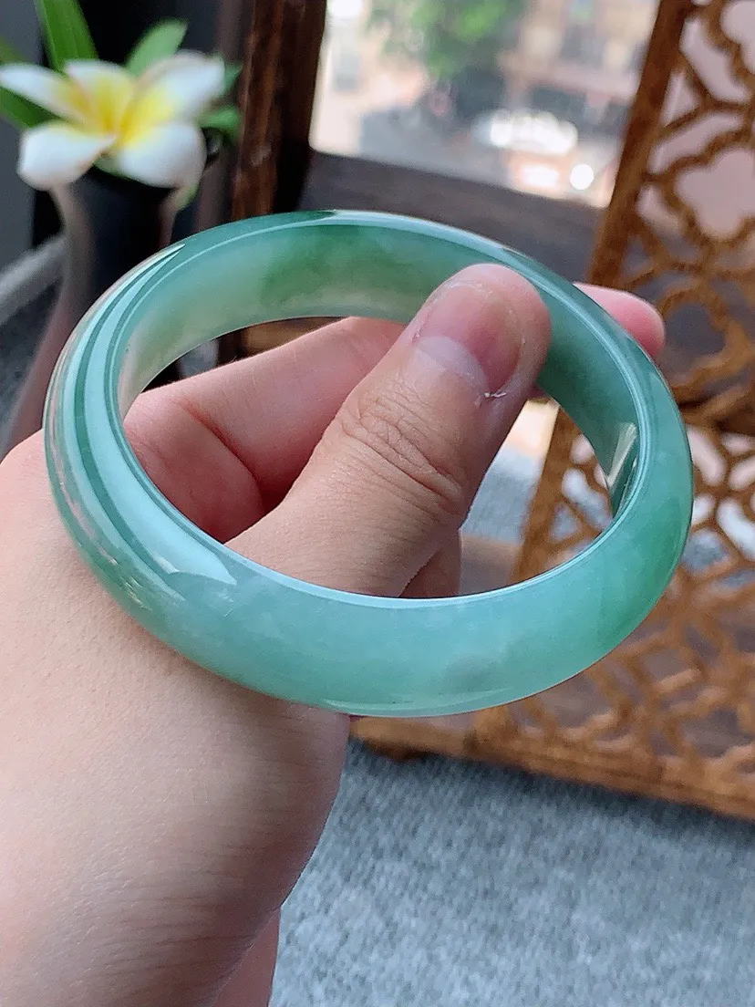 a货翡翠老坑飘花正装正圈手镯56-57圈口 尺寸56×14×7.8mm 重量58.44g 0801