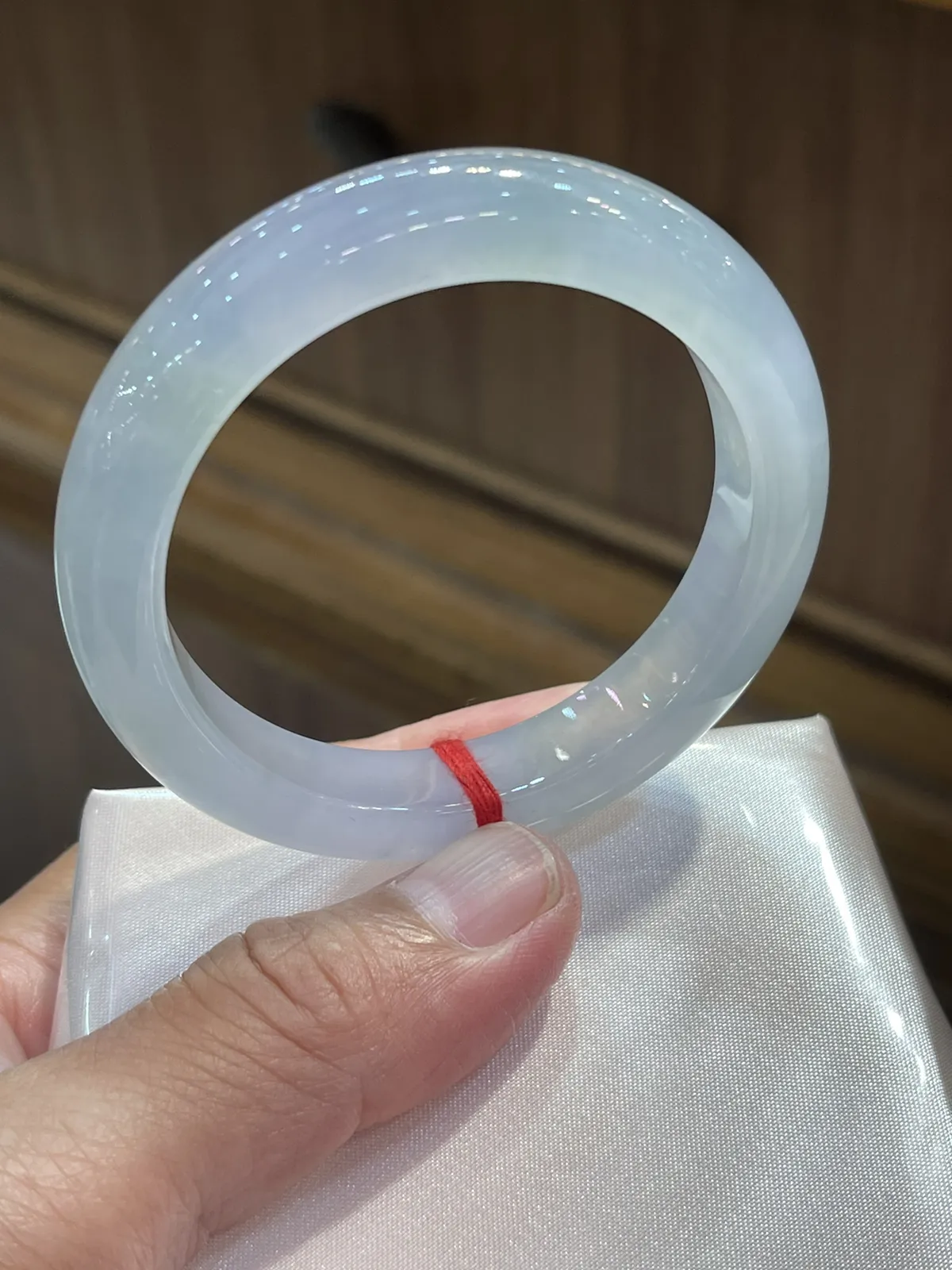 缅甸翡翠A货，紫色，蓝色的正圈富贵镯，上手效果非常棒平平安安，健健康康JJ