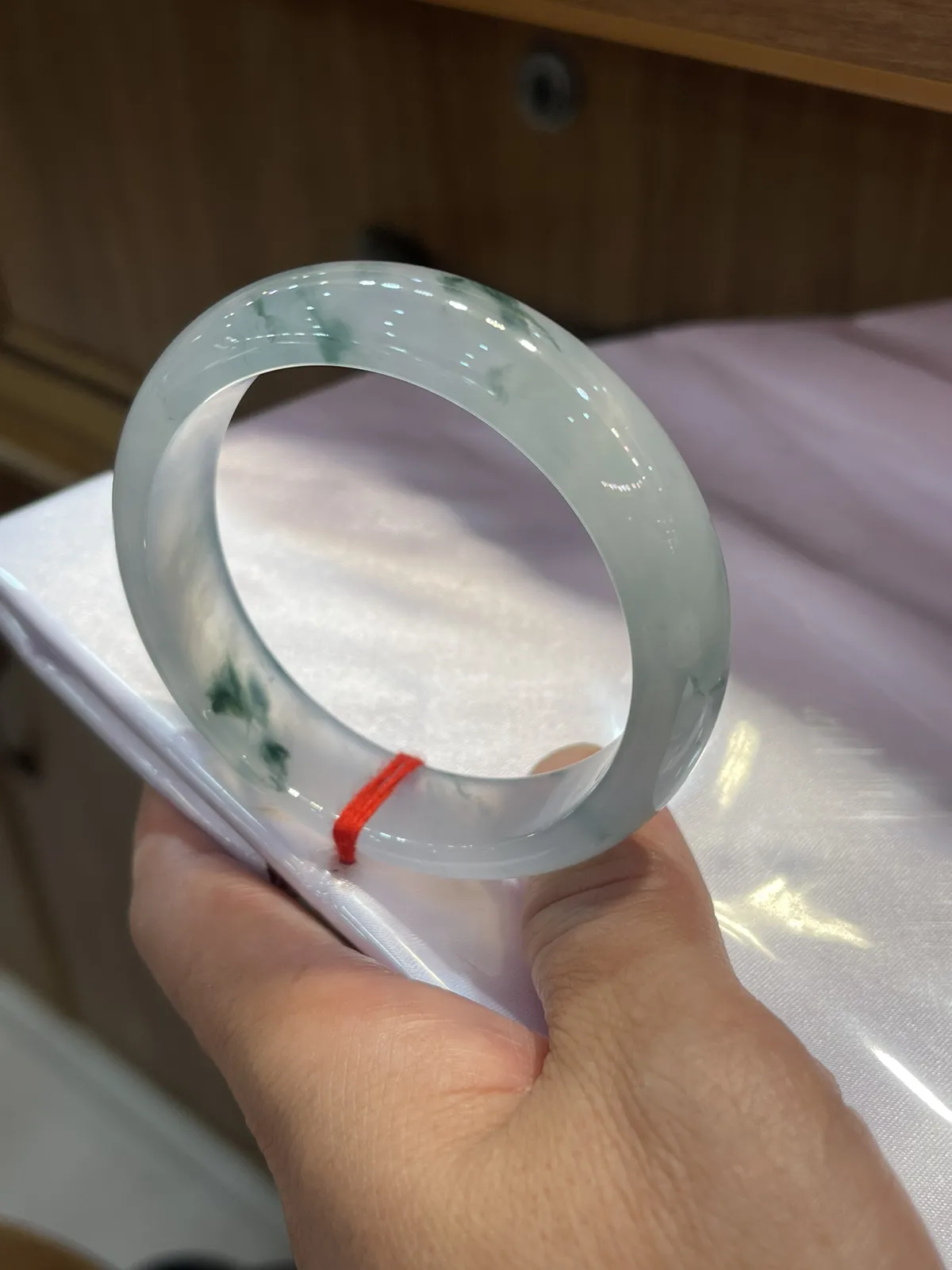 缅甸翡翠A货，冰飘花的正圈手镯，上手效果非常好，富贵一生，平安健康ML