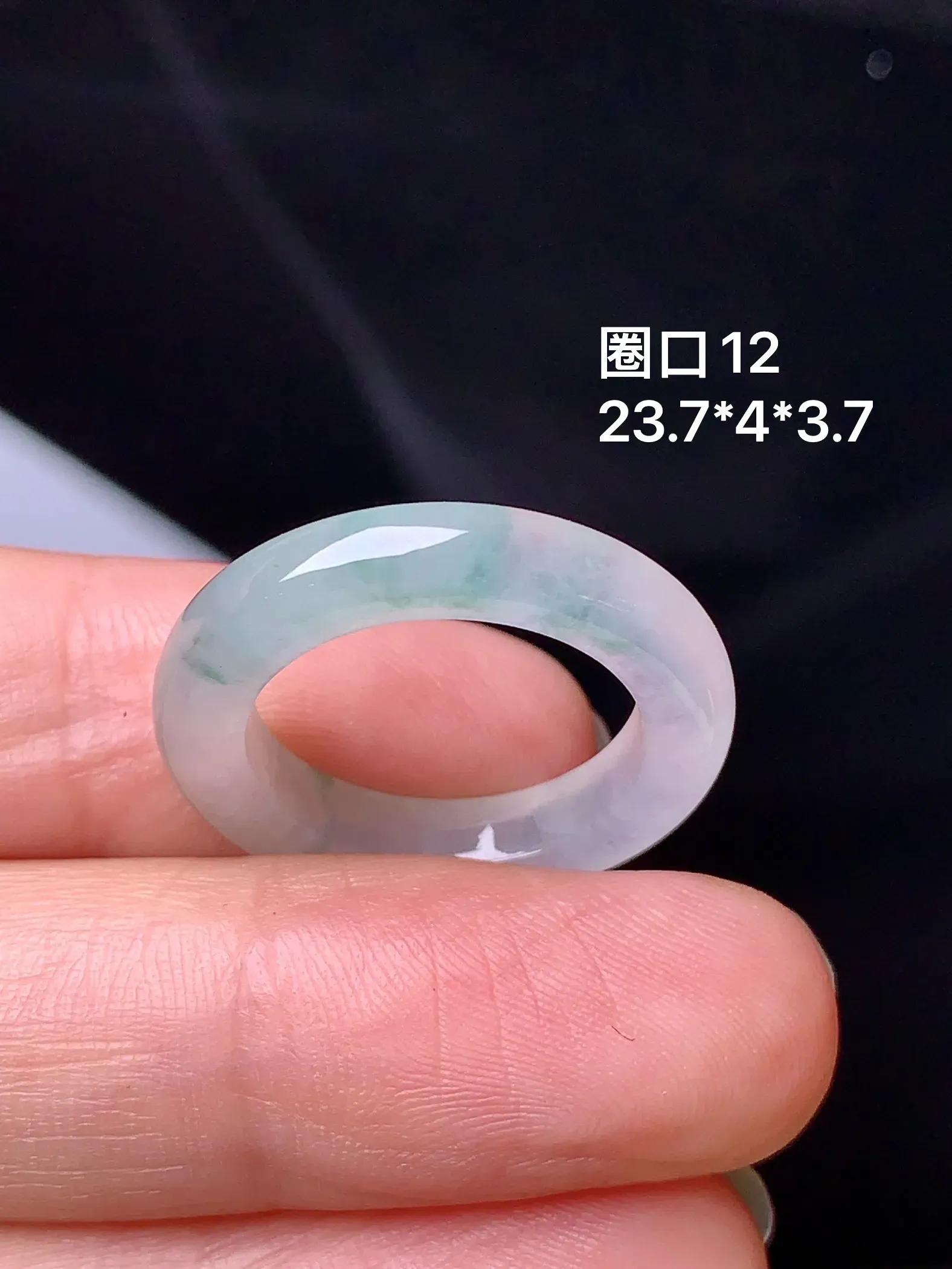 冰种飘绿指环 玉质细腻 色泽清新艳丽 圈口12 整体尺寸23.7*4*3.7