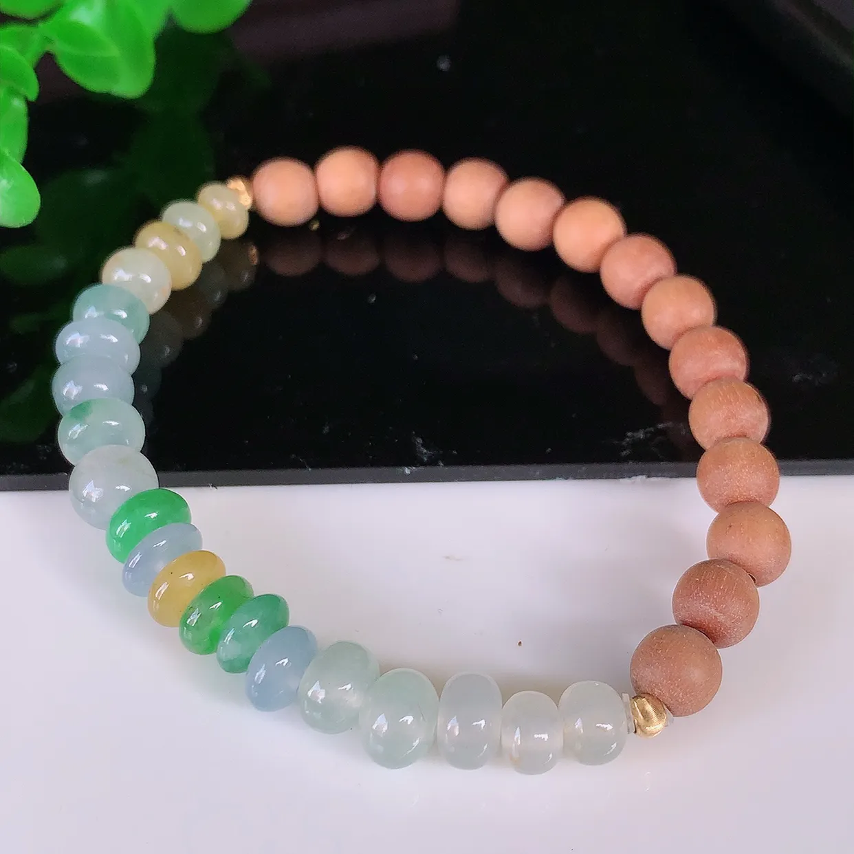 自然光实拍，冰种多宝翡翠搭配香木手链手串，水润秀气，料子细腻，清爽，高档大气，自戴送礼佳品！#1.31取一尺寸6.5mm