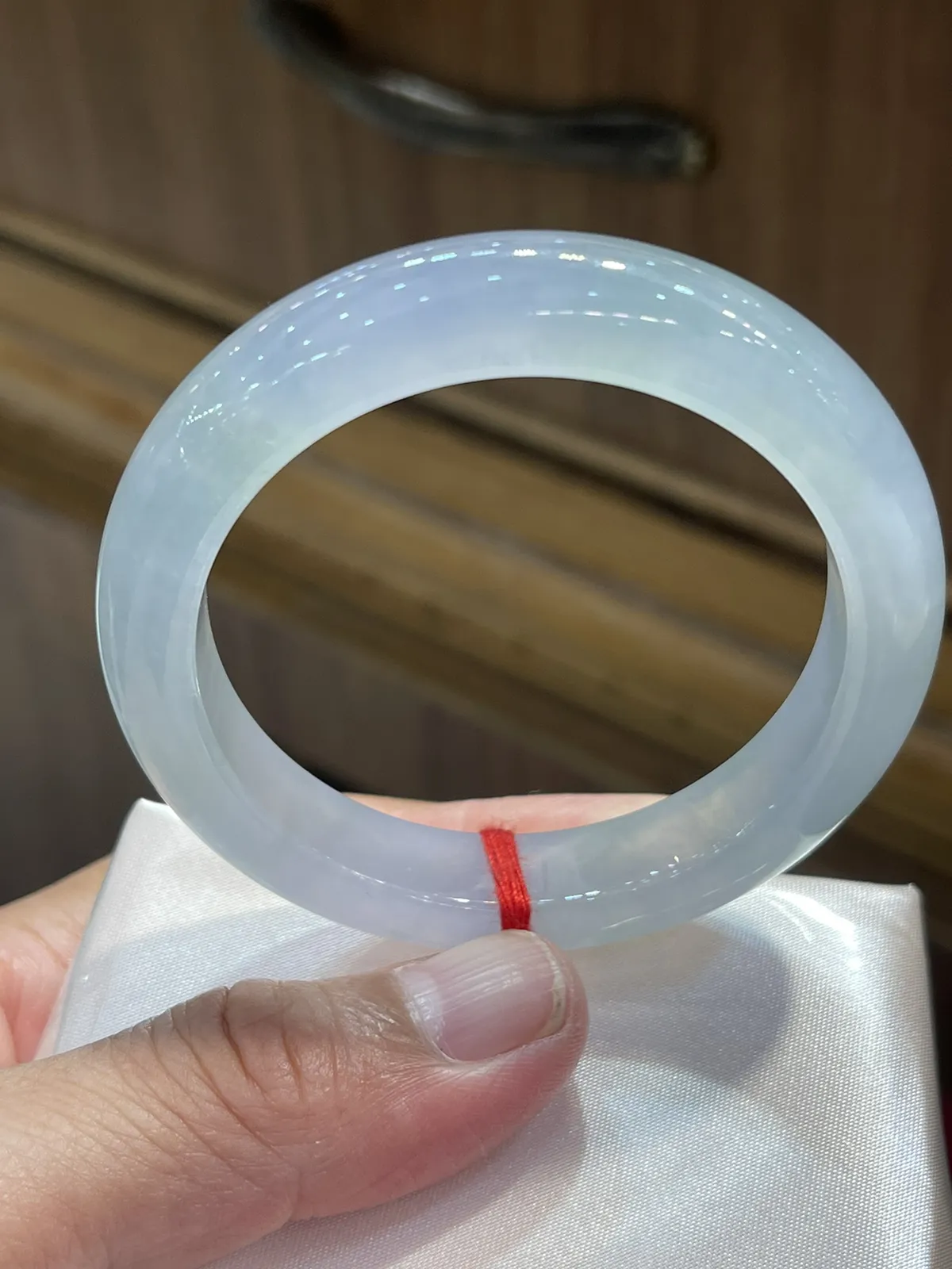 缅甸翡翠A货，紫色，蓝色的正圈富贵镯，上手效果非常棒平平安安，健健康康JJ
