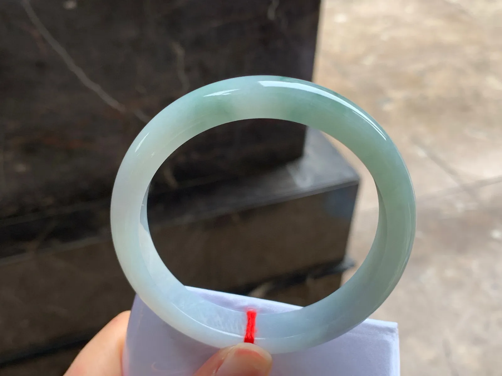 60-12.2-8.2

飘花手镯^_^玉质温润 细腻