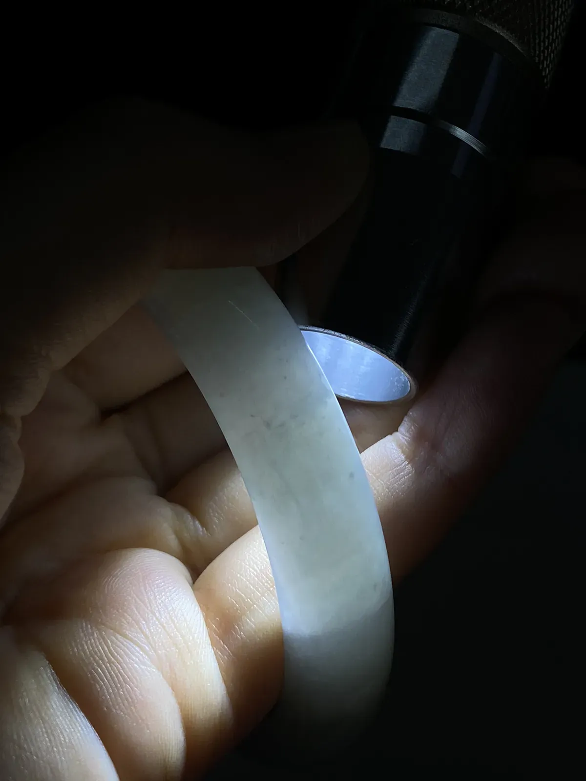 正圈55圈口，翡翠冰糯种淡绿色手镯