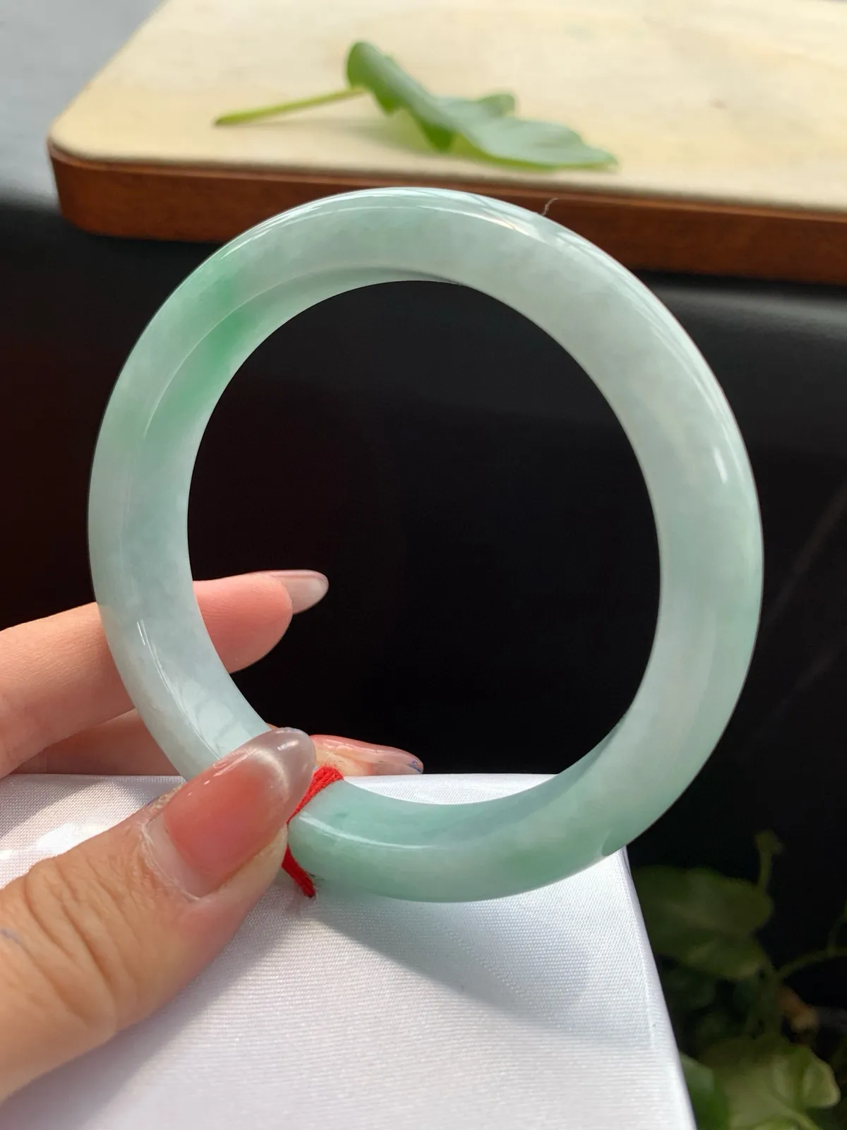 甜绿正圈，种老起胶，冰胶感十足，青春靓丽，棉晶丝不显