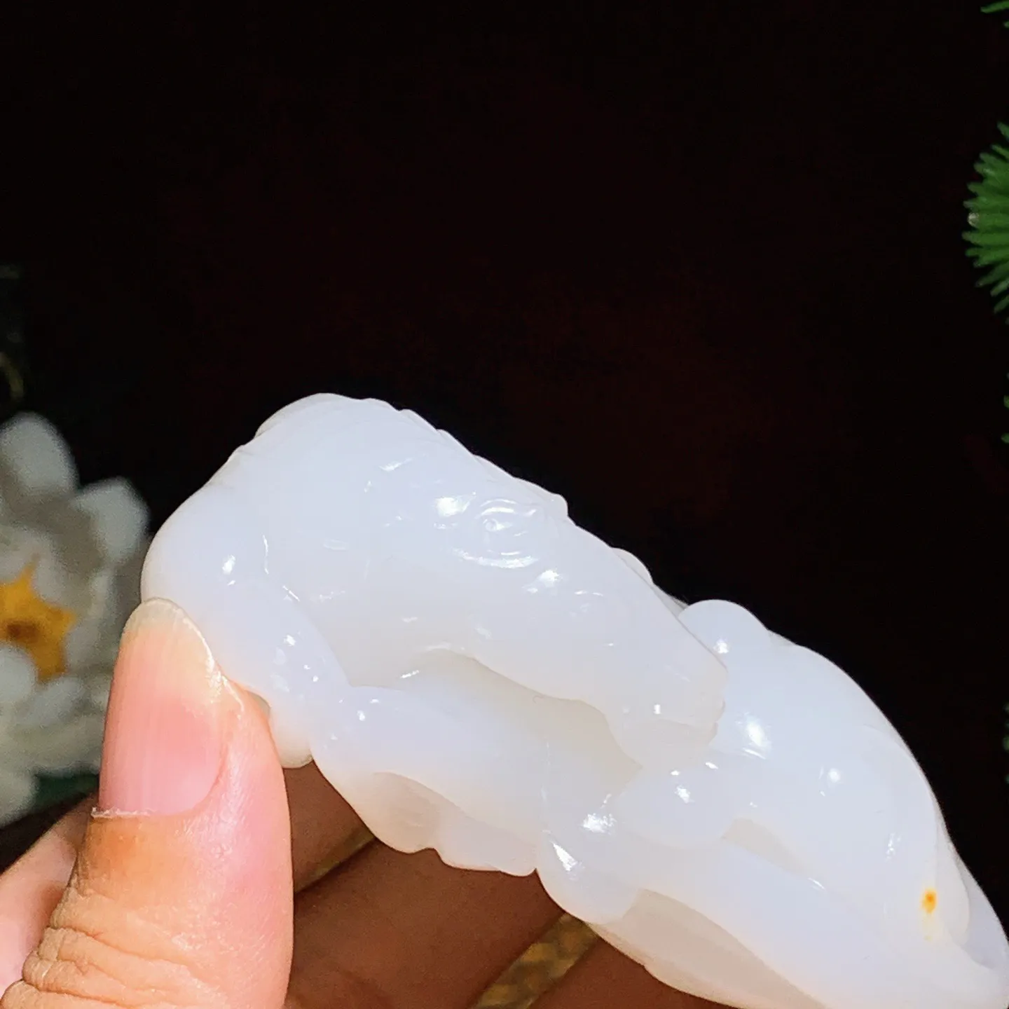 和田玉马到成功把件。尺寸77/47/28重145克 玉质细腻油润 底色纯净 脂粉好，品质好！lt250802