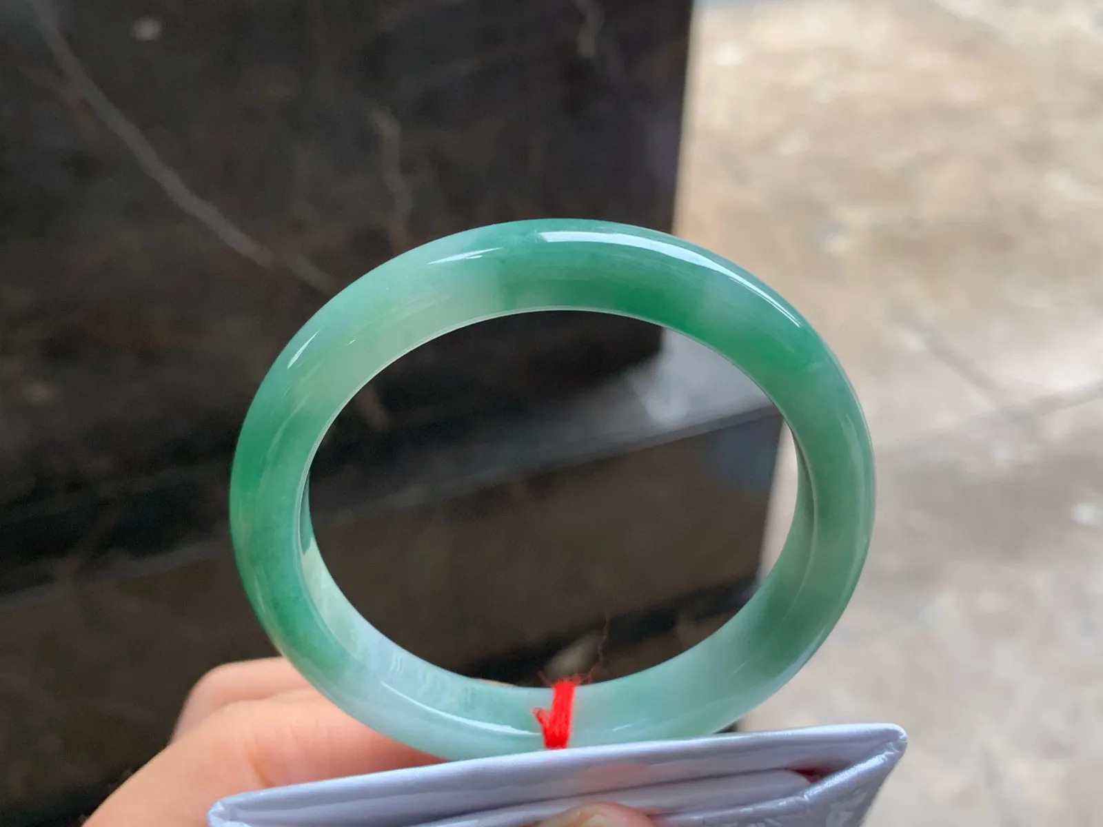 54-9.8-7.8

浓绿色手镯^_^颜色鲜艳 玉质温润