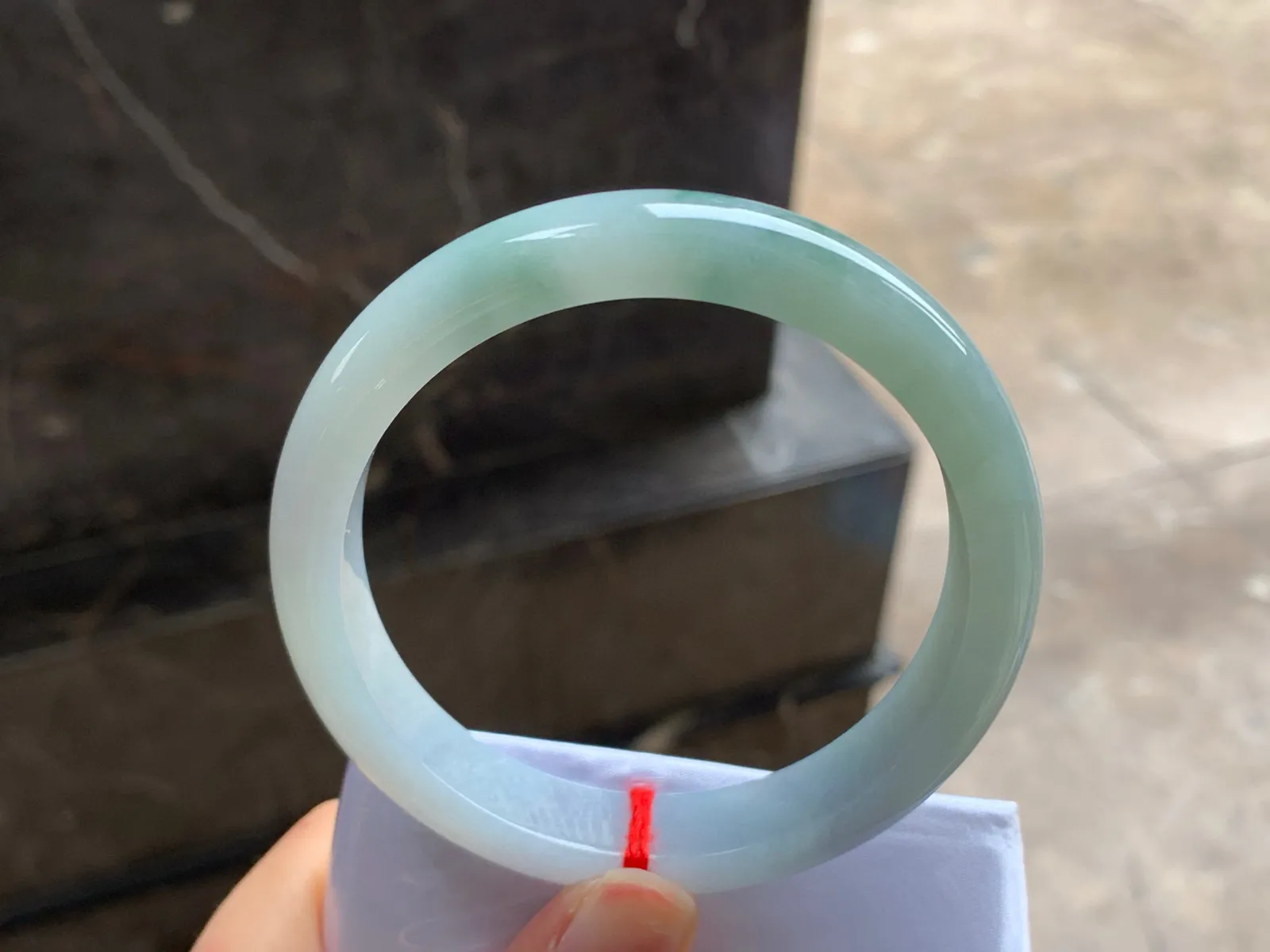 60-12.2-8.2

飘花手镯^_^玉质温润 细腻