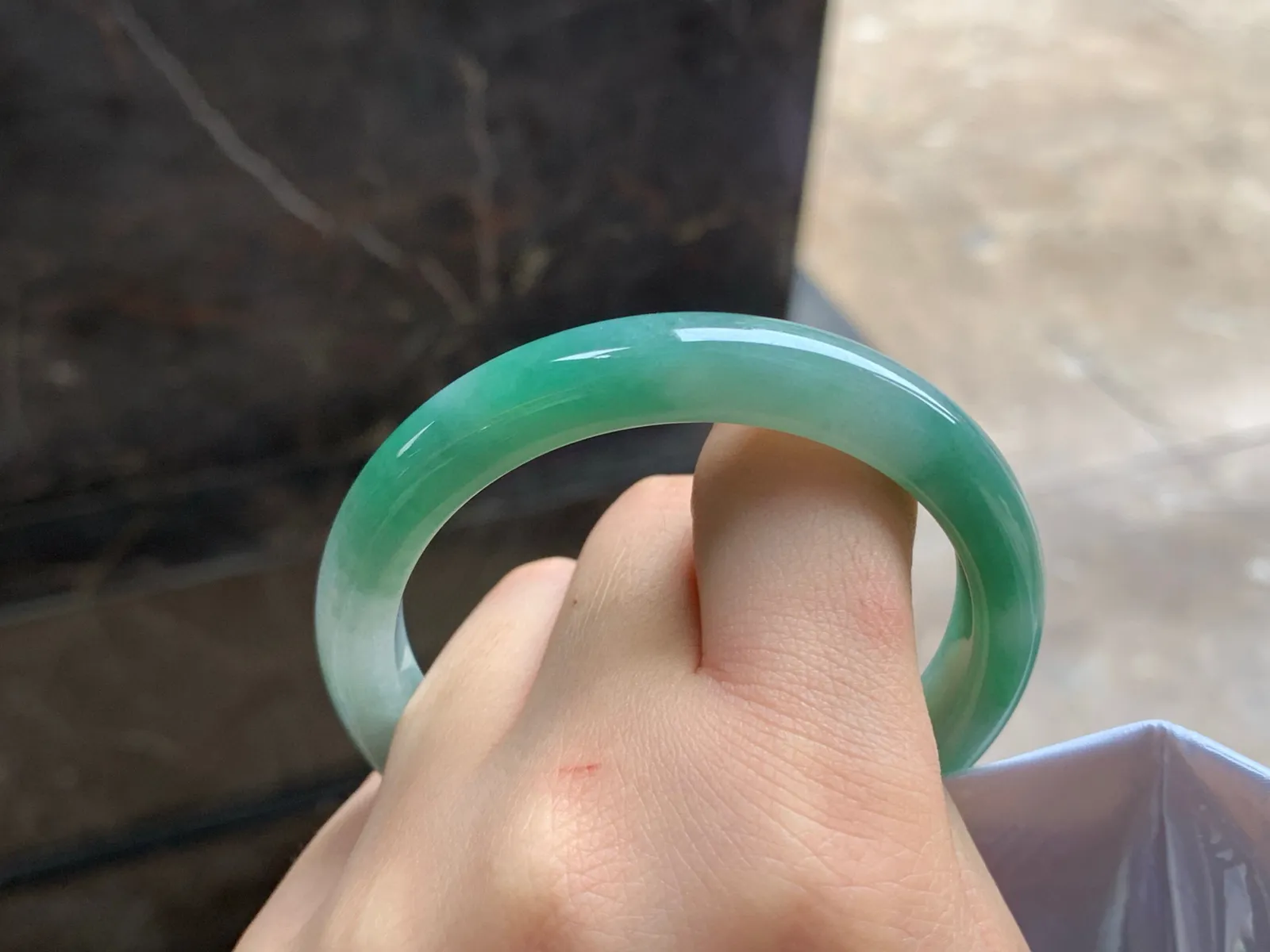 54-9.8-7.8

浓绿色手镯^_^颜色鲜艳 玉质温润