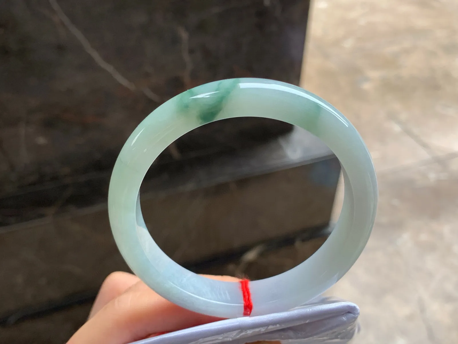 60-12.2-8.2

飘花手镯^_^玉质温润 细腻