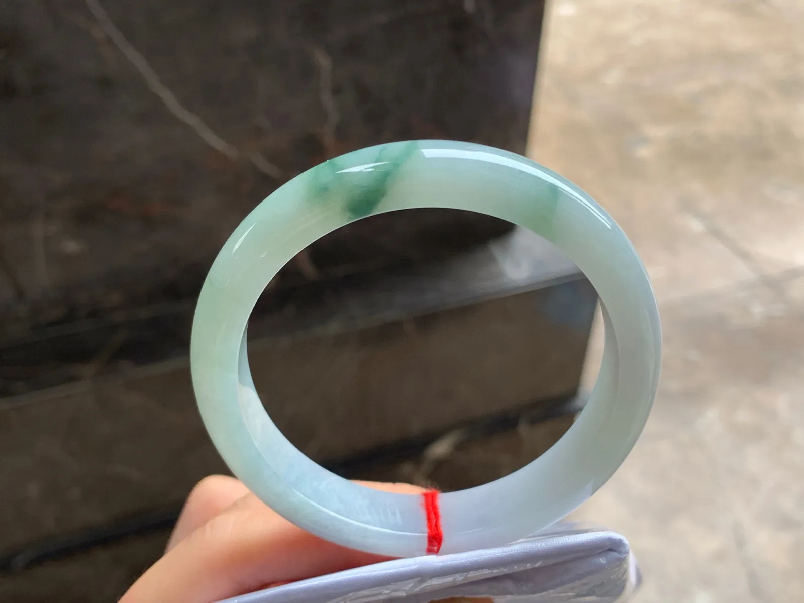 60-12.2-8.2

飘花手镯^_^玉质温润 细腻