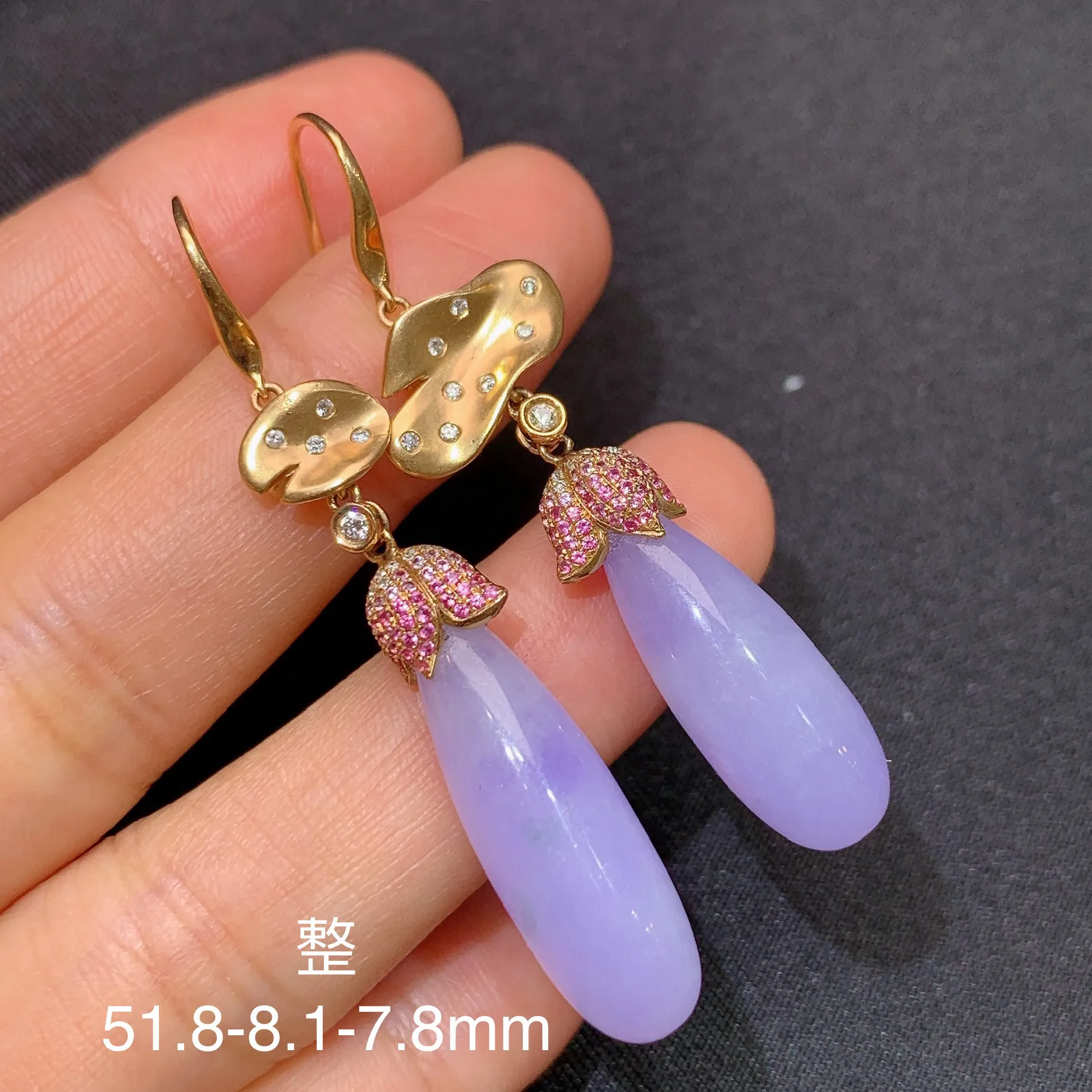 冰紫罗兰福瓜耳坠，18k金镶嵌，简约时尚，温润细腻，整体尺寸 51.8*8.1*7.8
