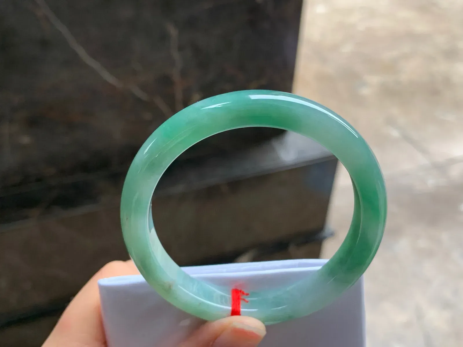 54-9.8-7.8

浓绿色手镯^_^颜色鲜艳 玉质温润