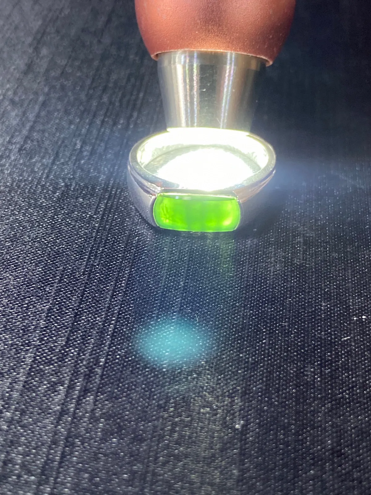 【墨翠戒指】
 s925银镶嵌 黑度好 灯打通透  品相饱满大气 尺寸11.5