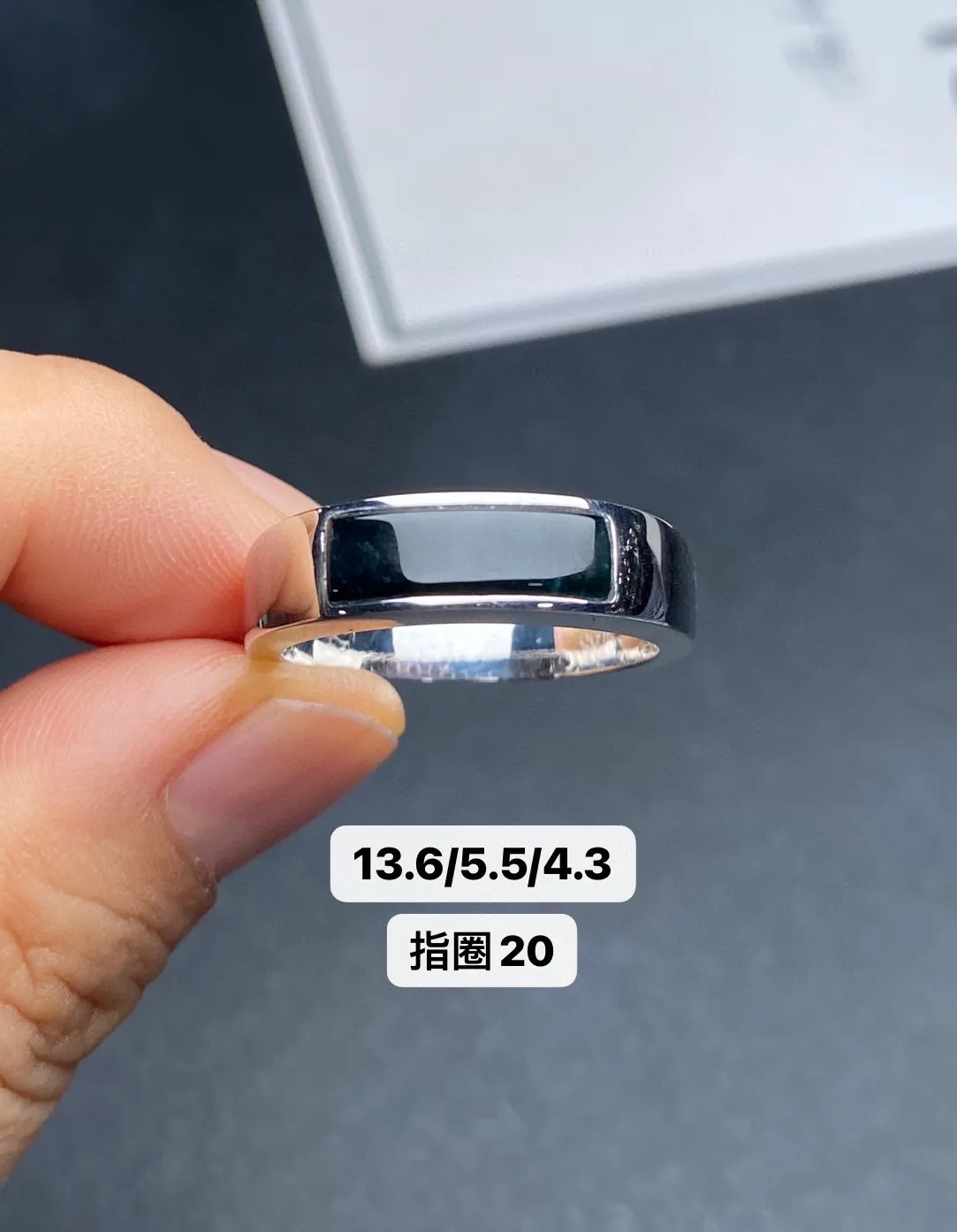 【墨翠戒指】
 s925银镶嵌 黑度好 灯打通透  品相饱满大气 尺寸13.6