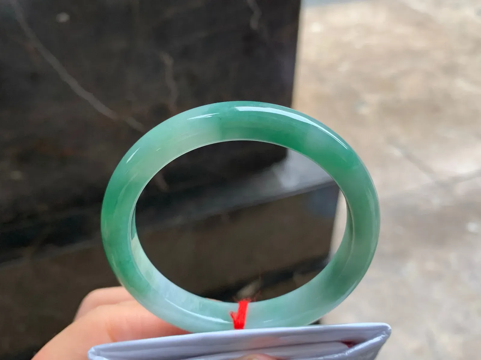 54-9.8-7.8

浓绿色手镯^_^颜色鲜艳 玉质温润