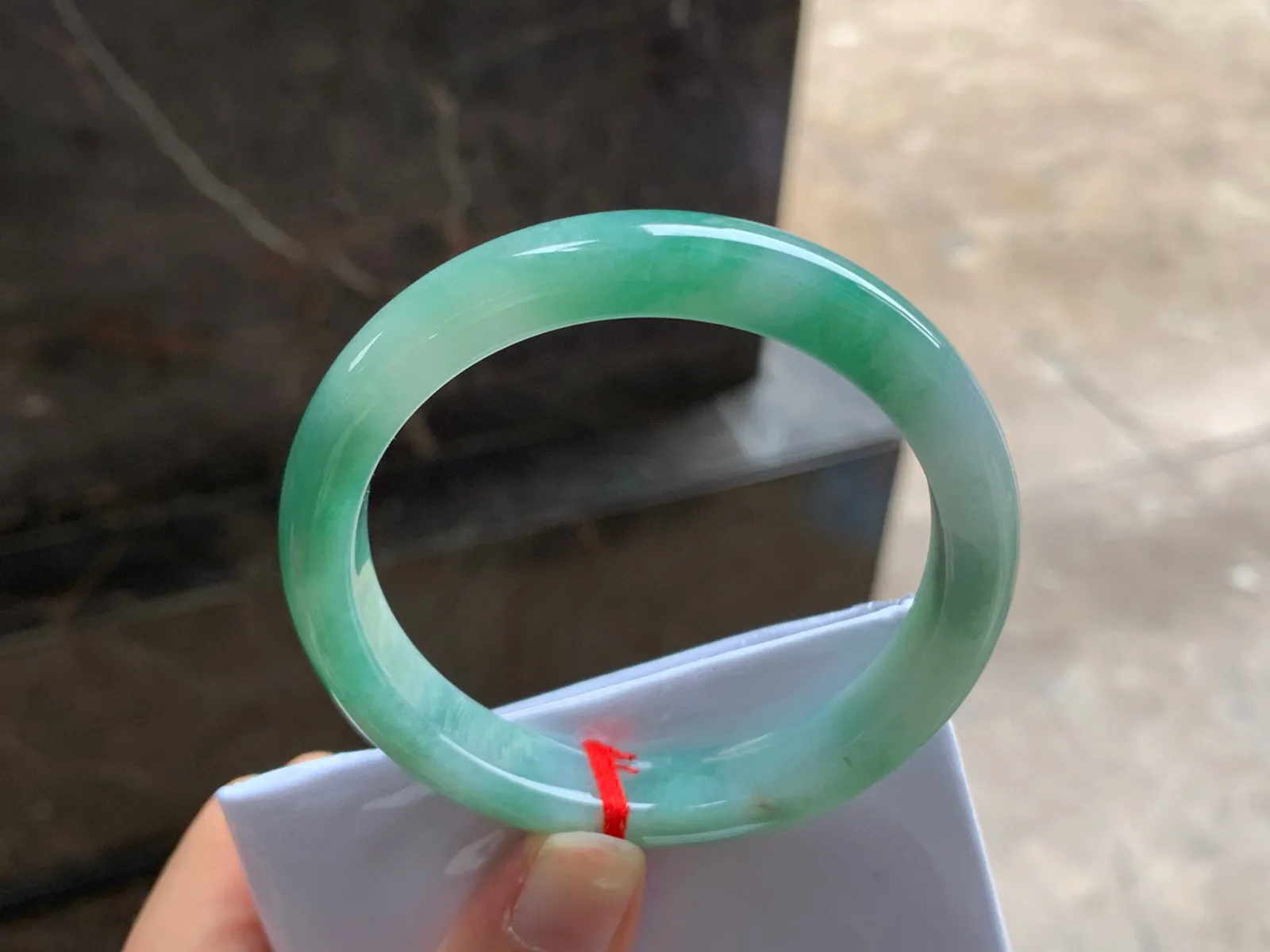 54-9.8-7.8

浓绿色手镯^_^颜色鲜艳 玉质温润