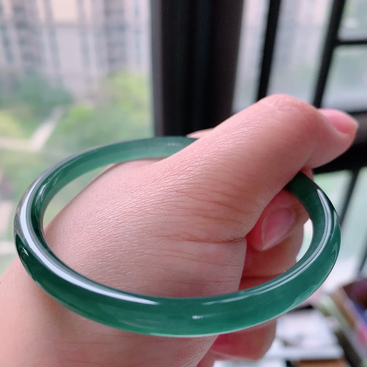 57圈口 冰种飘花翡翠圆条手镯：自然光实拍，天然A货翡翠 底子细腻  种老肉细   上手大气上档次！011.3尺寸57-5.6mm
