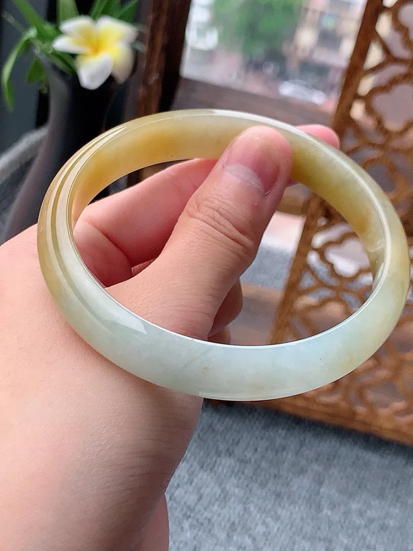 a货翡翠老坑飘黄翡正装正圈手镯65-66大圈口  尺寸65×12.5×6.5mm 重量52.58g 0803