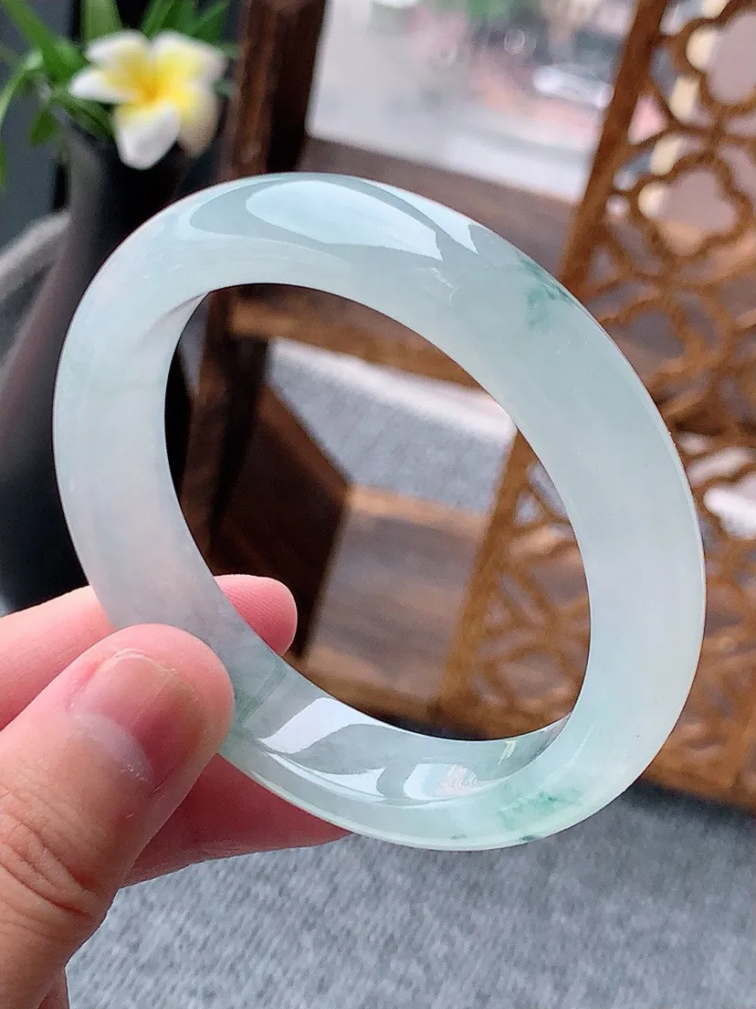 a货翡翠老坑冰种飘花正装正圈手镯52-53小圈口 尺寸52×11.8×7.8mm 重量49.97g 0803