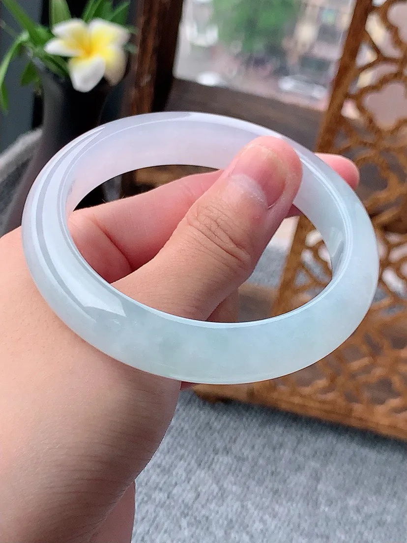 a货翡翠老坑白月光正装正圈手镯56-57圈口 尺寸56.6×12.4×8.3mm 重量59.16g 0803