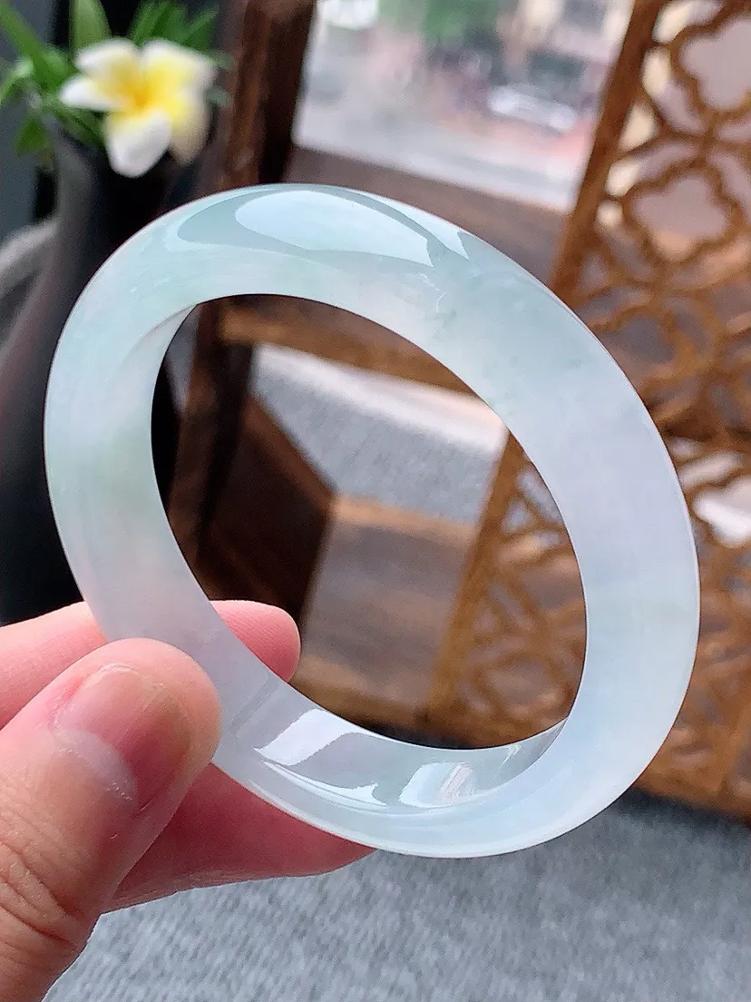 a货翡翠老坑冰种飘花正装正圈手镯51-52小圈口  尺寸51×11.2×7.5mm 重量43.78g
