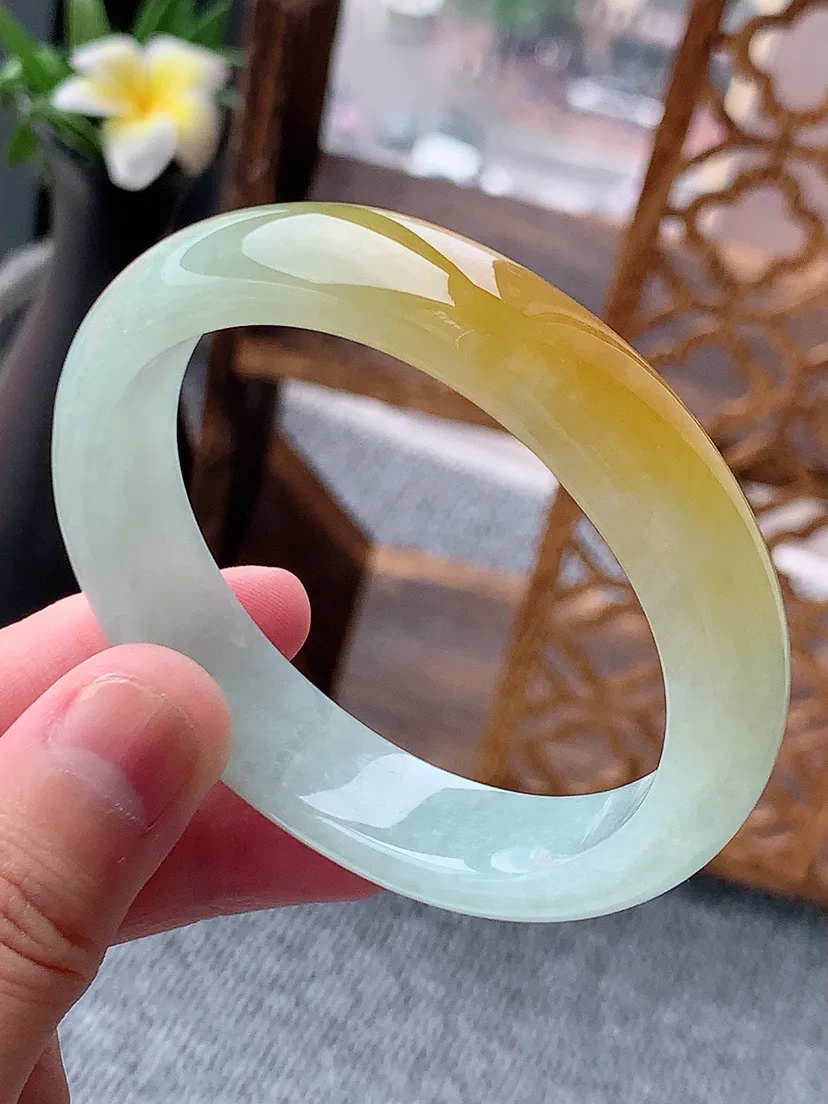 a货翡翠老坑冰种飘黄翡贵妃手镯53-54圈口 尺寸53.5×45.5×13.2×7.3mm 重量49.29g 0803