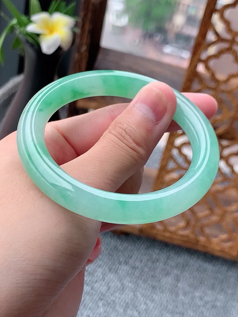 a货翡翠老坑满绿圆条手镯52-53小圈口 尺寸52.5×9.3mm 重量46.30g 0803