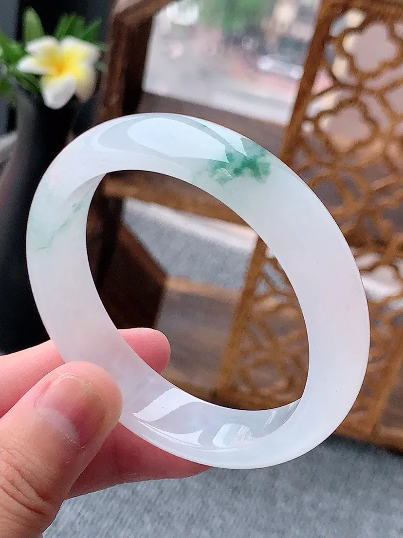 a货翡翠老坑冰种飘花正装正圈手镯53-54圈口 尺寸53.6×13.4×7mm 重量51.12g 0