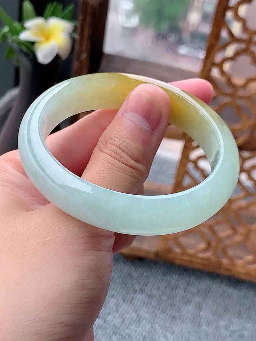 a货翡翠老坑冰种飘黄翡贵妃手镯53-54圈口 尺寸53.5×45.5×13.2×7.3mm 重量49.29g 0803