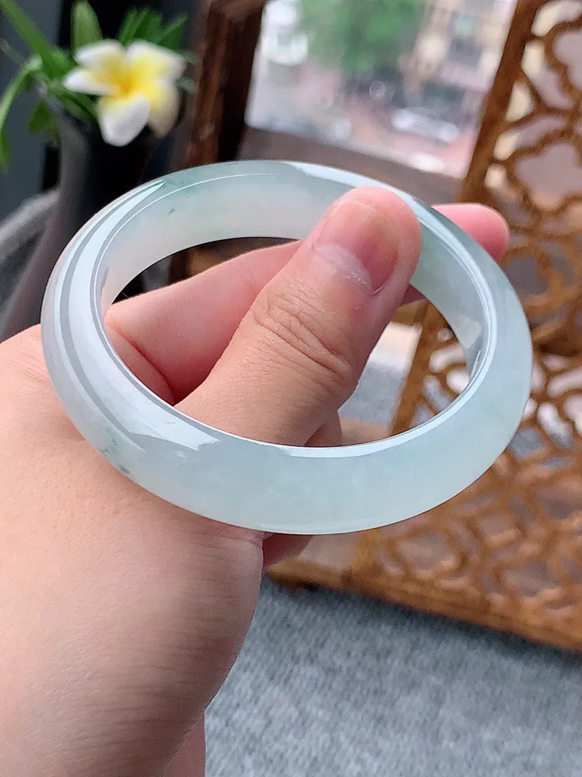 a货翡翠老坑冰种飘花正装正圈手镯52-53小圈口 尺寸52×11.8×7.8mm 重量49.97g 0803