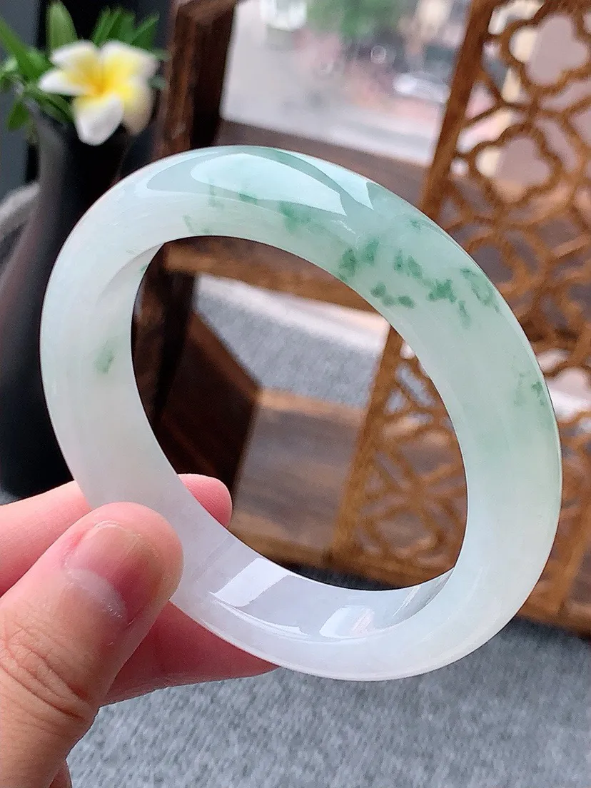 a货翡翠老坑冰种飘花正装正圈手镯56-57圈口 尺寸56×12.6×8.6mm 重量65.10g 0