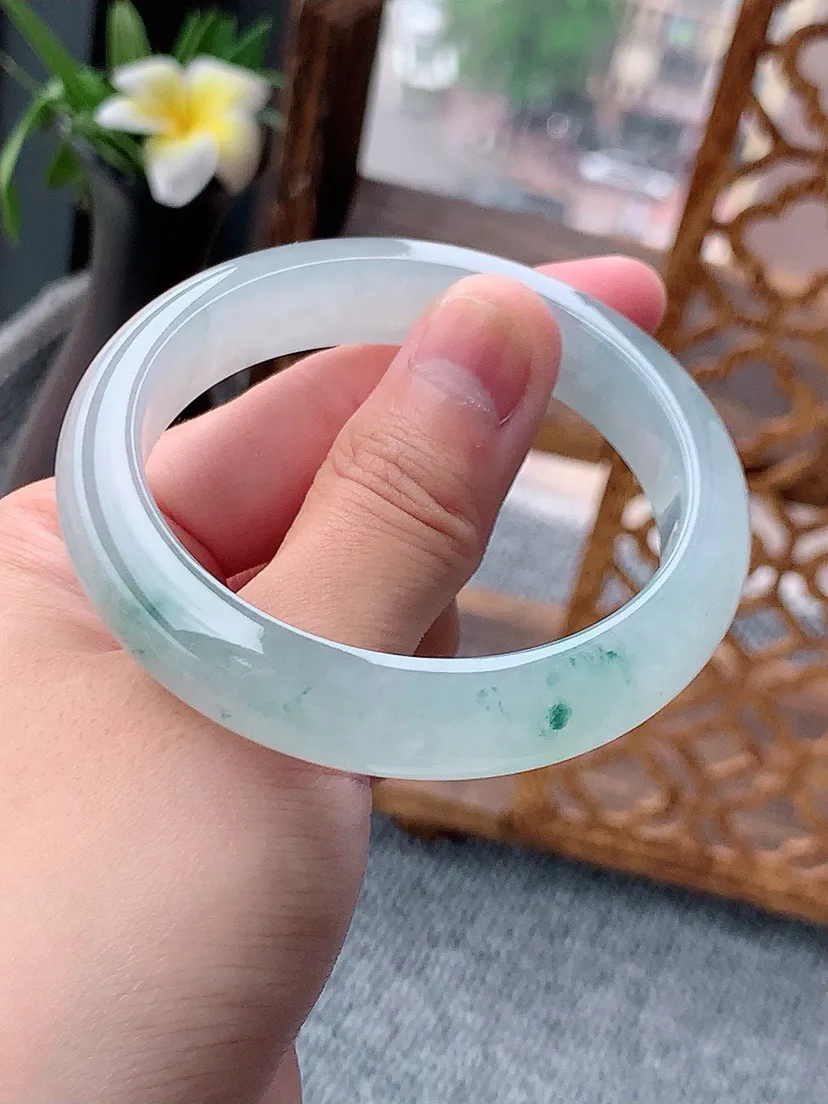 a货翡翠老坑冰种飘花正装正圈手镯52-53小圈口 尺寸52×11.8×7.8mm 重量49.97g 0803
