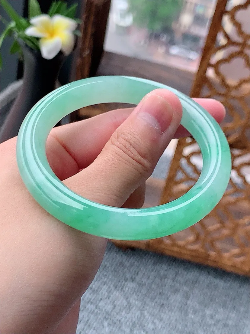 a货翡翠老坑满绿圆条手镯52-53小圈口 尺寸52.5×9.3mm 重量46.30g 0803