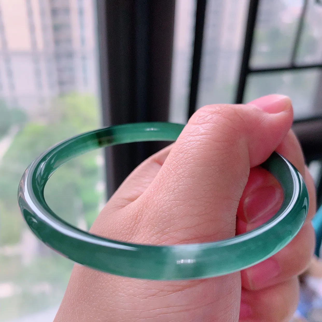 57圈口 冰种飘花翡翠圆条手镯：自然光实拍，天然A货翡翠 底子细腻  种老肉细   上手大气上档次！011.3尺寸57-5.6mm
