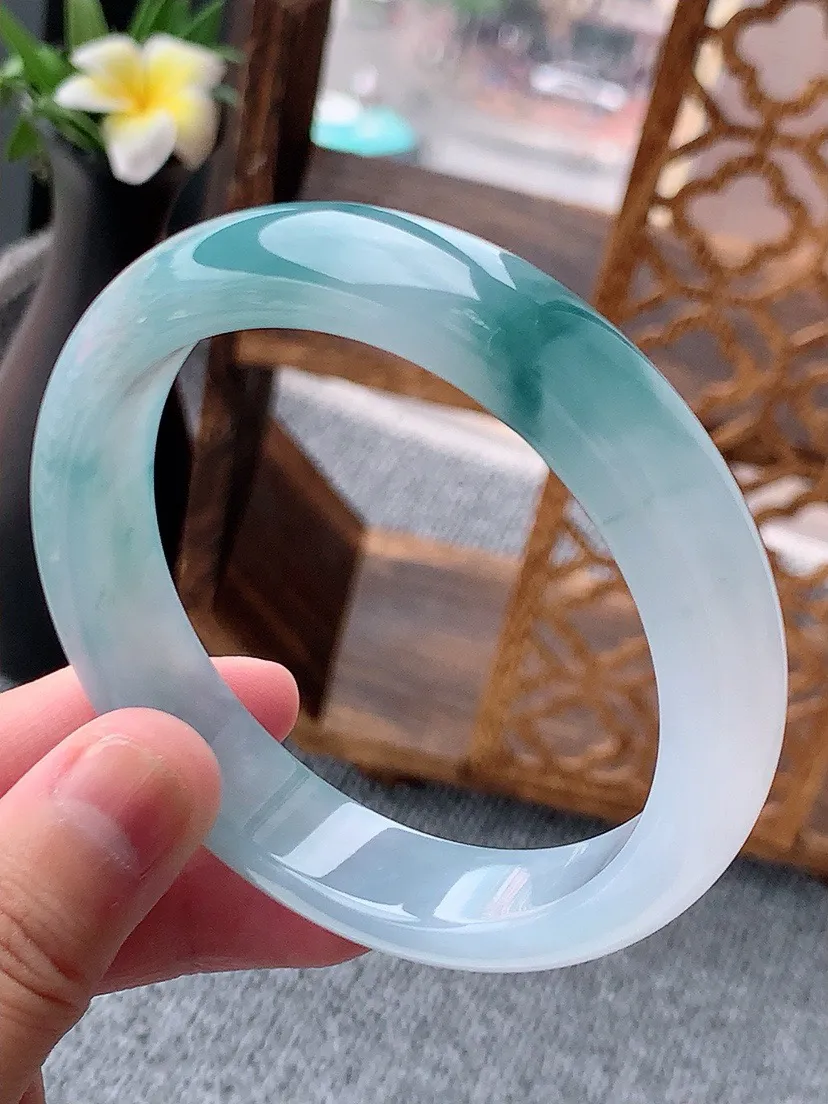a货翡翠老坑冰种飘花正装正圈手镯59-60大圈口 尺寸59.3×13×8.3mm 重量63.77g 