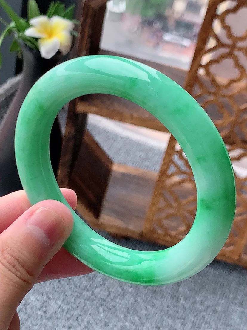 a货翡翠老坑满绿飘绿圆条手镯57-58圈口 尺寸57×11.3mm 重量72.00g 0803