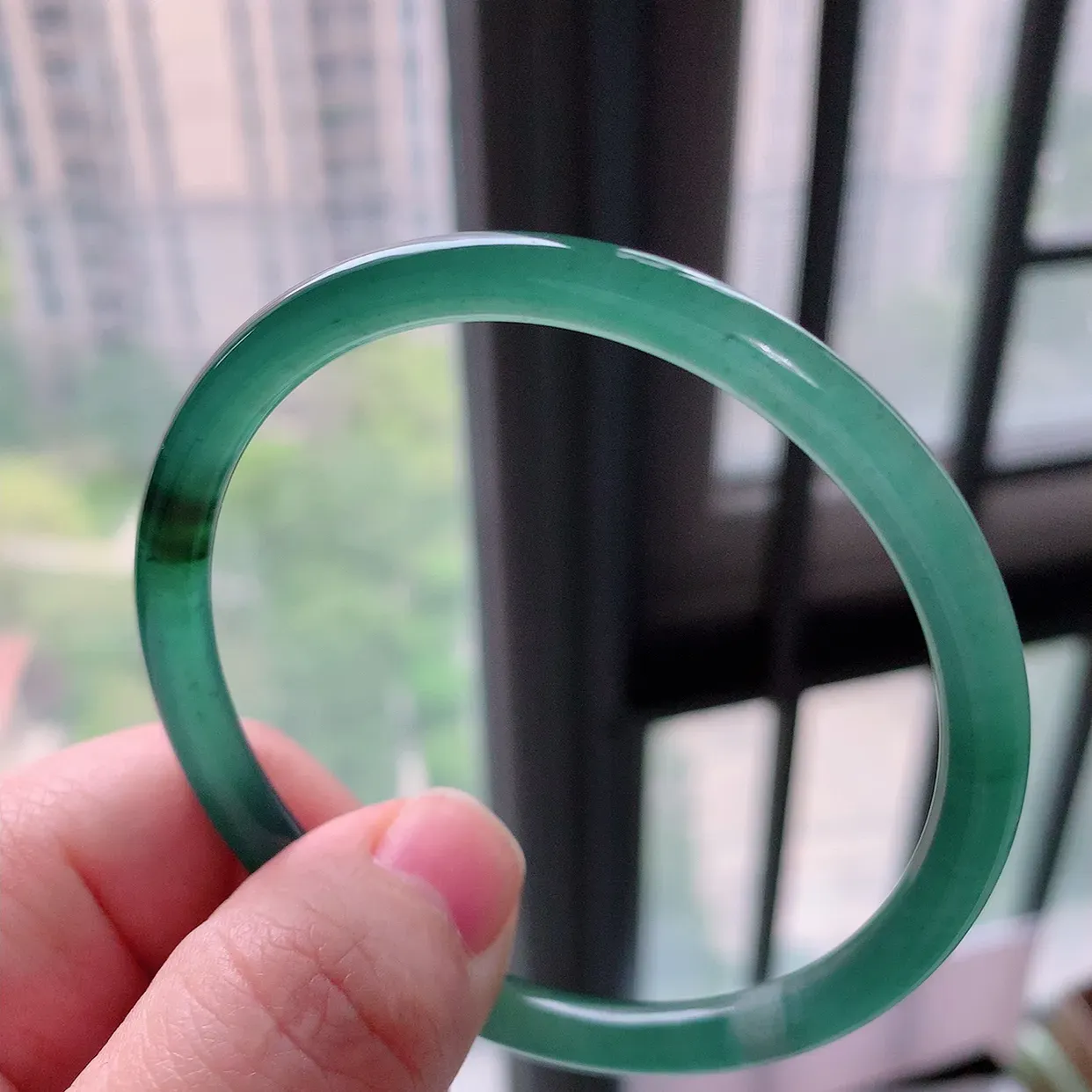 57圈口 冰种飘花翡翠圆条手镯：自然光实拍，天然A货翡翠 底子细腻  种老肉细   上手大气上档次！011.3尺寸57-5.6mm