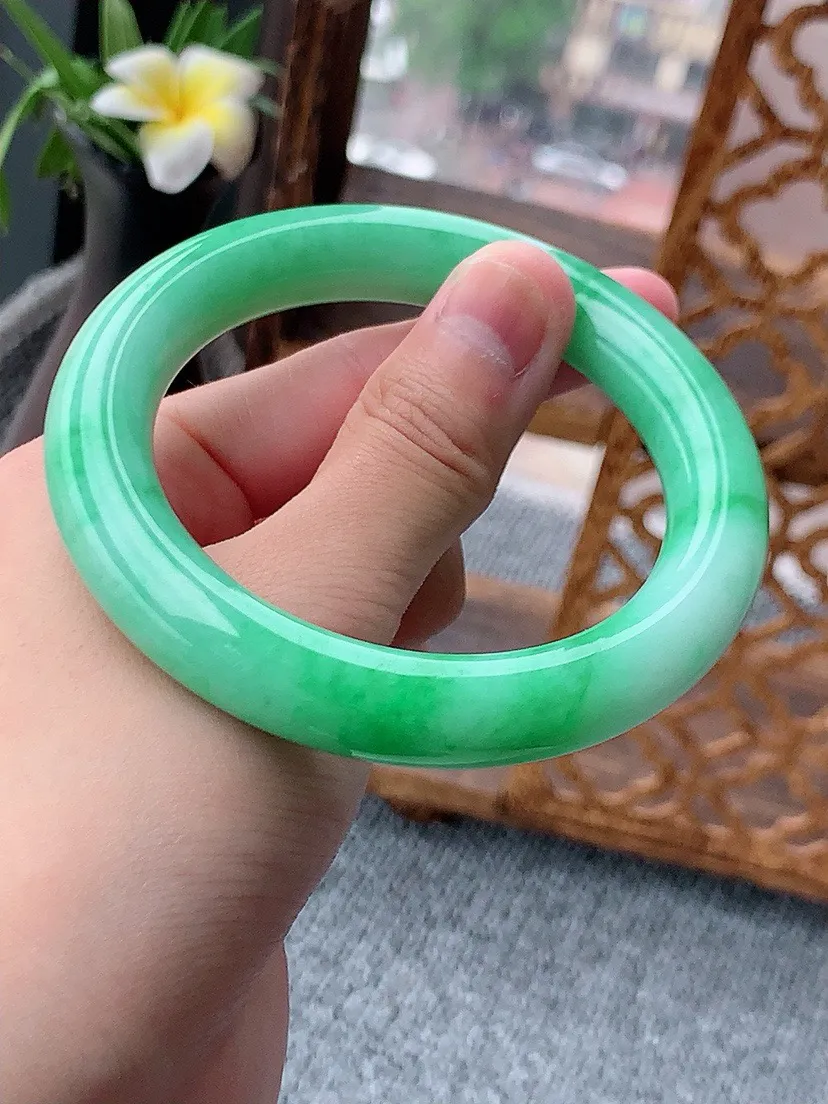 a货翡翠老坑满绿飘绿圆条手镯57-58圈口 尺寸57×11.3mm 重量72.00g 0803