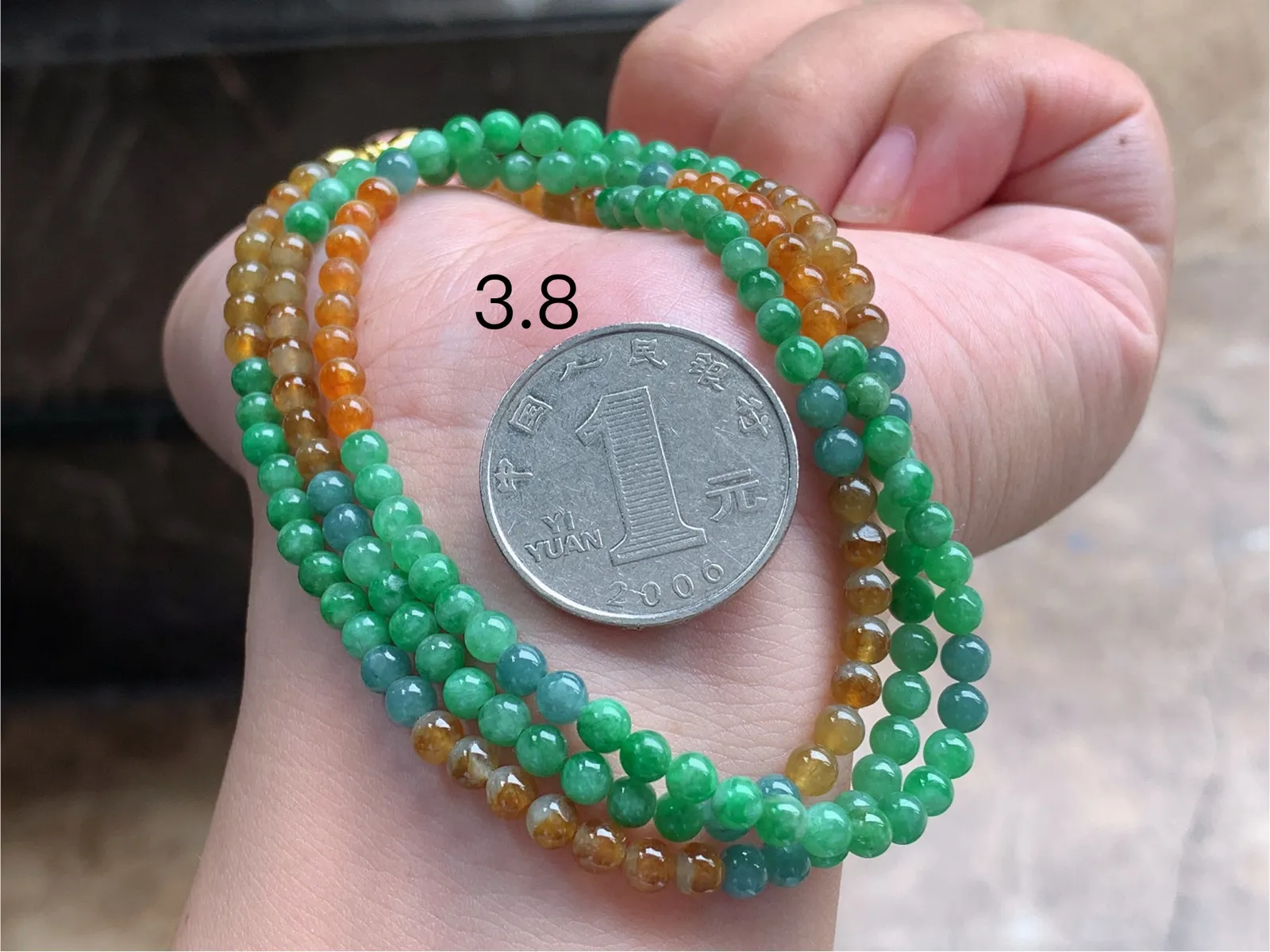 三彩拼色翡翠小米珠

尺寸3.8