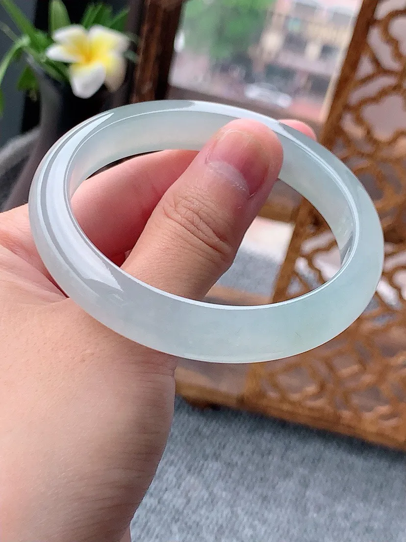 a货翡翠老坑冰种白月光贵妃手镯54-55圈口 尺寸54.5×49×11×7.5mm 重量42.70g 0803