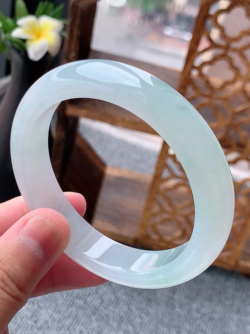 a货翡翠老坑白月光正装正圈手镯55-56圈口 尺寸55.8×12.4×8.5mm 重量59.28g 0803