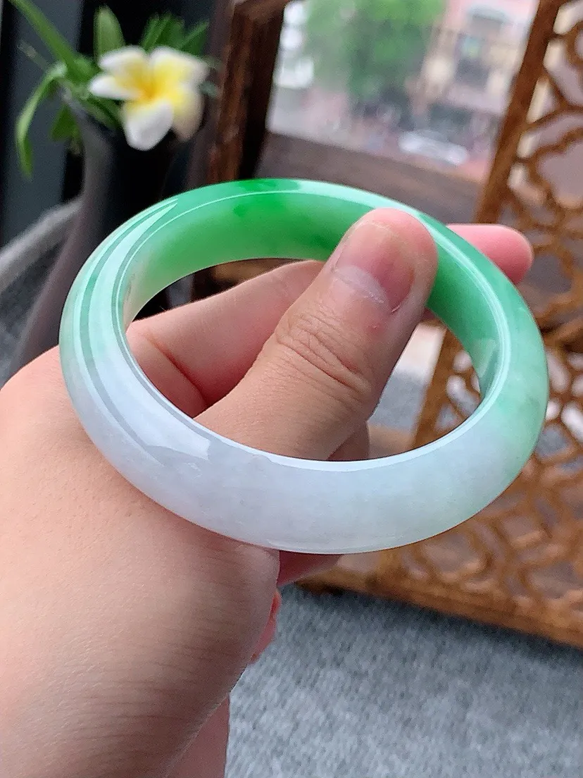 a货翡翠老坑飘绿半山半水正装正圈手镯52-53小圈口  尺寸52.5×12.6×8.5mm 重量57.16g 0803