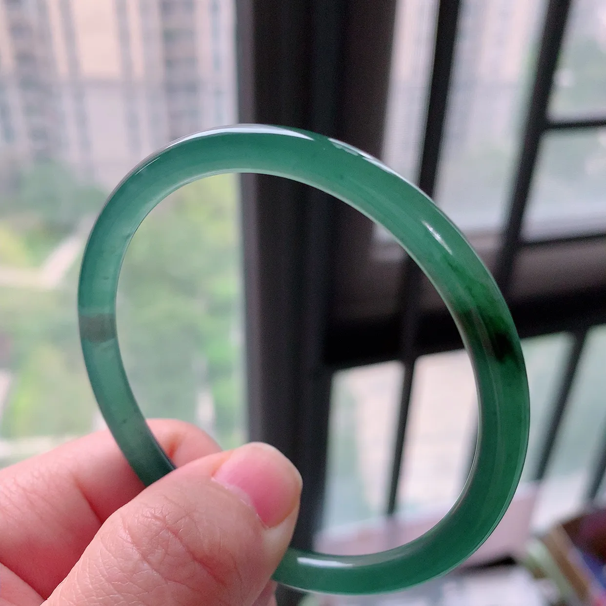 57圈口 冰种飘花翡翠圆条手镯：自然光实拍，天然A货翡翠 底子细腻  种老肉细   上手大气上档次！011.3尺寸57-5.6mm