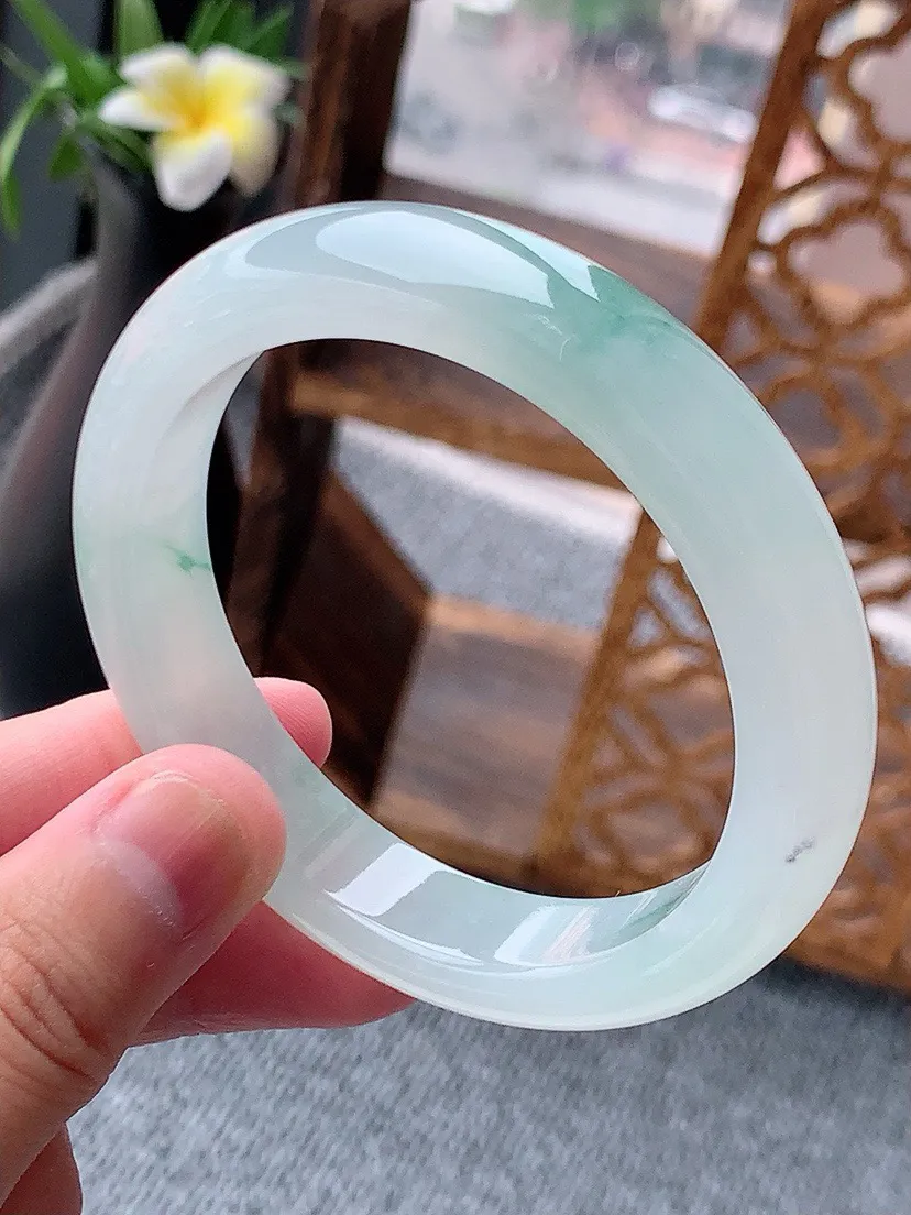 a货翡翠老坑飘花正装正圈手镯54-55圈口 尺寸54.5×11.8×8.2mm 重量55.45g 0803