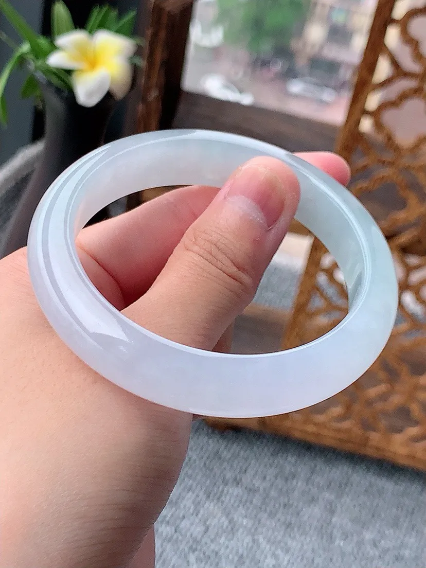 a货翡翠老坑白月光正装正圈手镯56-57圈口 尺寸56.6×12.4×8.3mm 重量59.16g 0803